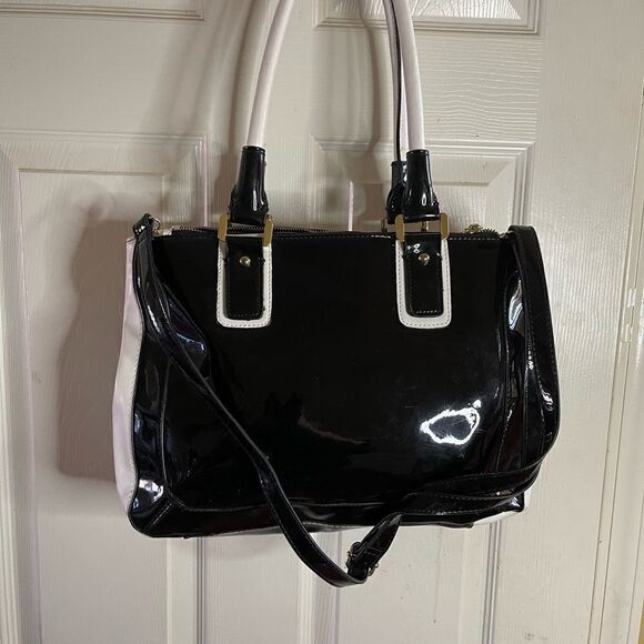 Anne Klein large black and white color block Satchel with gold tone hardwares. - Picture 15 of 15